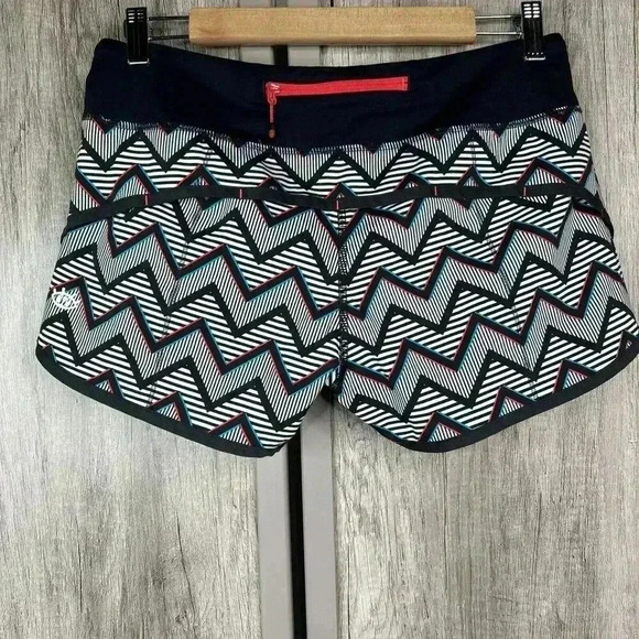 Lululemon Speed Shorts Sz 6 Seawheeze Chevron Print Lined 3" Inseam - Picture 4 of 9